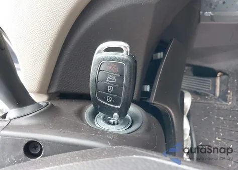 2017 Hyundai Santa Fe Sport 2.4L z USA, uszkodzony, nr VIN 5NMZUDLB5HH046967